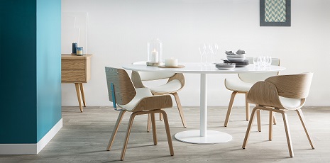 Silla blanca y madera clara BENT